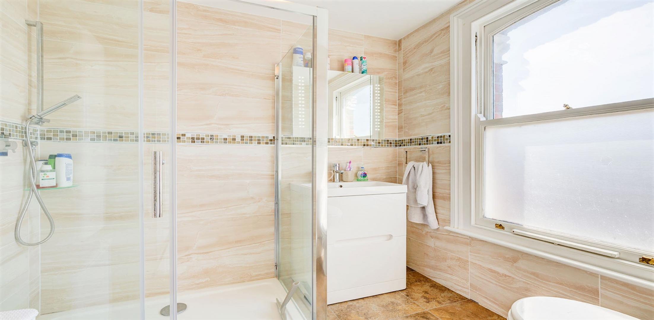 			3 Bedroom, 1 bath, 1 reception Apartment			 Mill Lane, WEST HAMPSTEAD